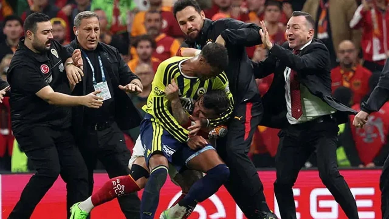 Galatasaray ve Fenerbahçe derbi olayları sonrası PFDK'ya sevk edildi