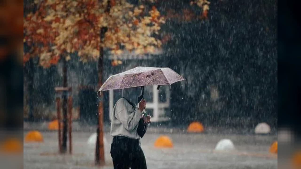 İstanbul'da AKOM'dan fırtına ve şiddetli yağış uyarısı