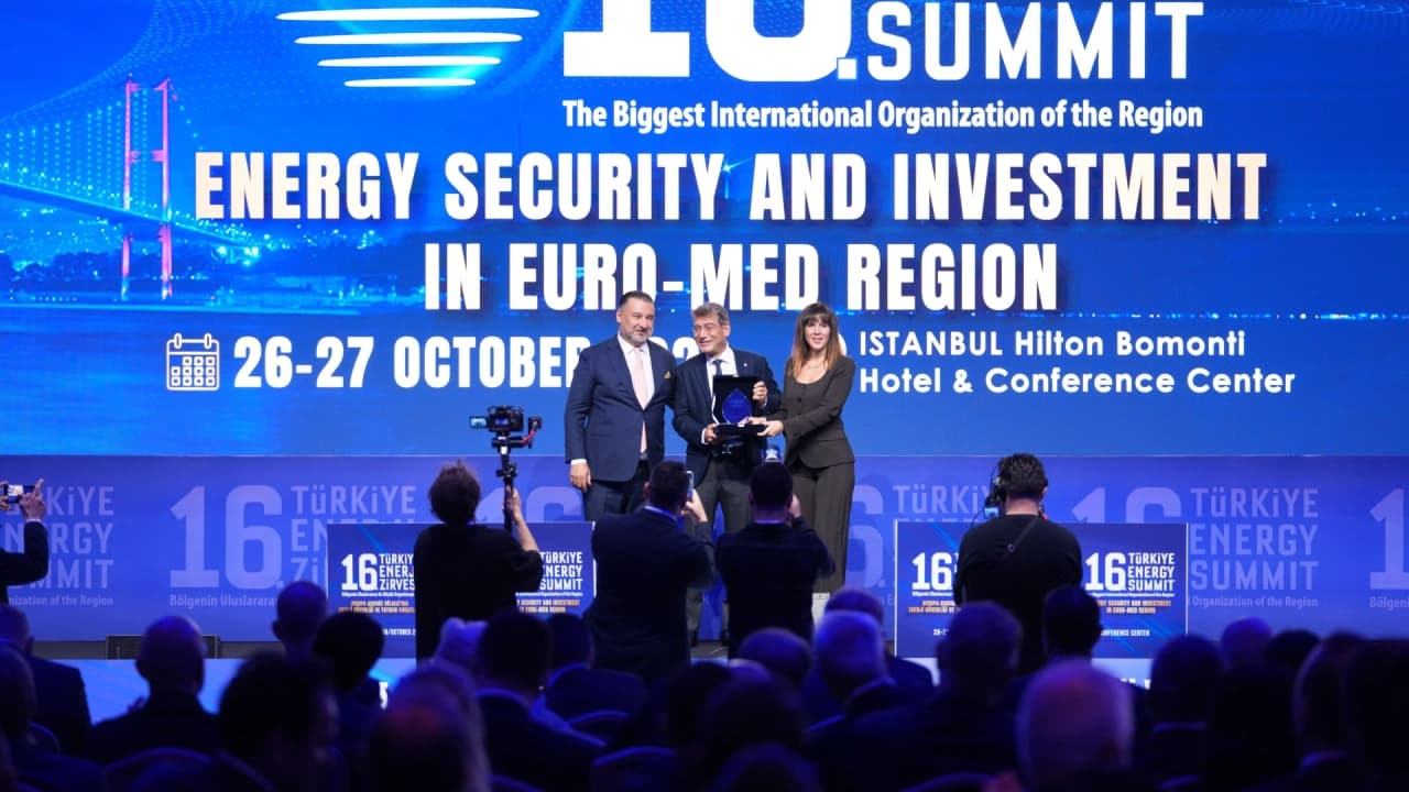 İstanbul'da düzenlenen 16. Türkiye Enerji Zirvesi başladı