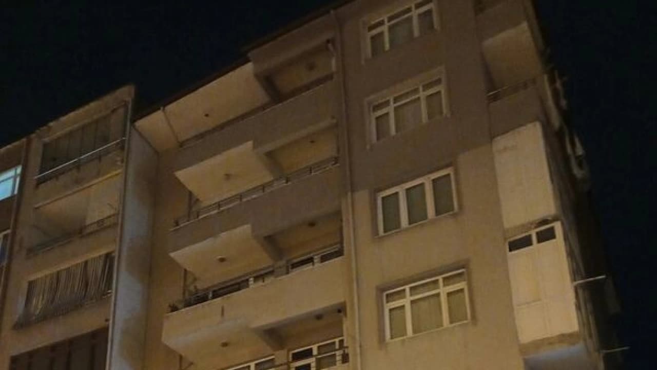 Kocaeli'de kolonlarından ses gelen 7 katlı bina tahliye edildi