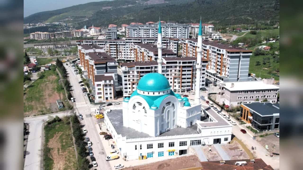 Kocaeli'de Riskli Minareler Çelik Konstrüksiyonla Yenileniyor