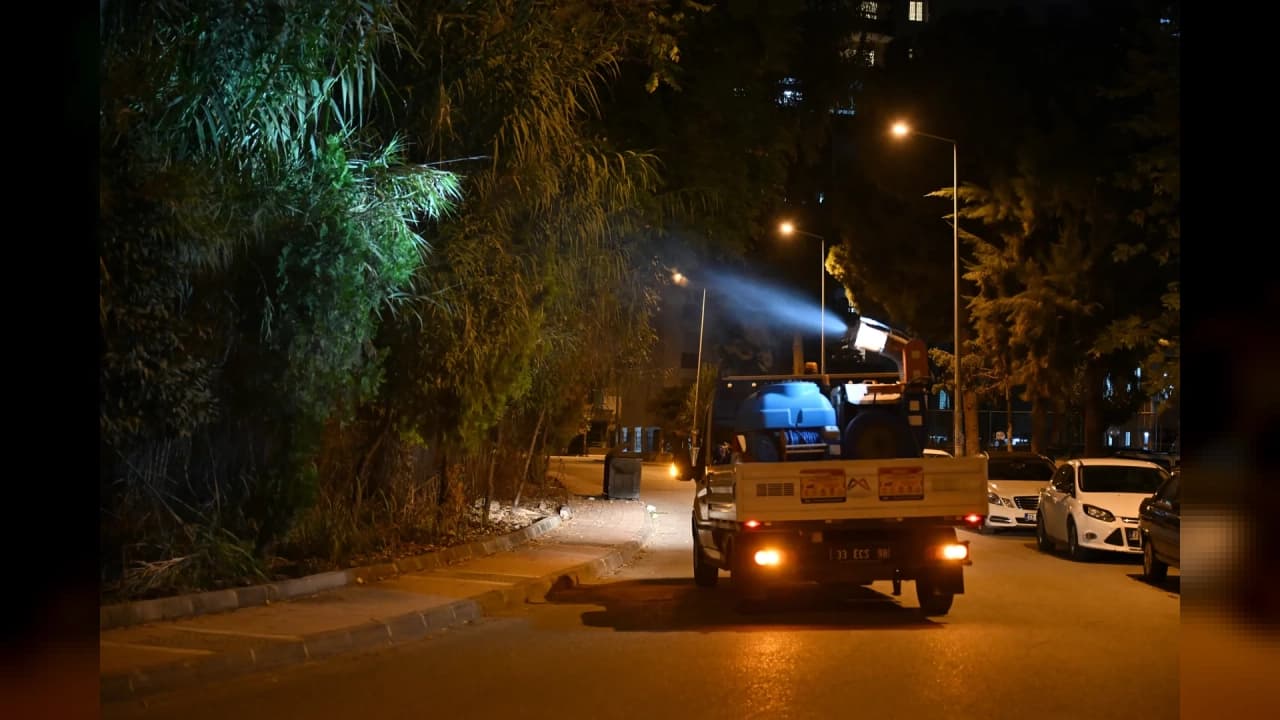 Mersin'de haşere ve larva mesaisi: 13 ilçede ilaçlama sürüyor