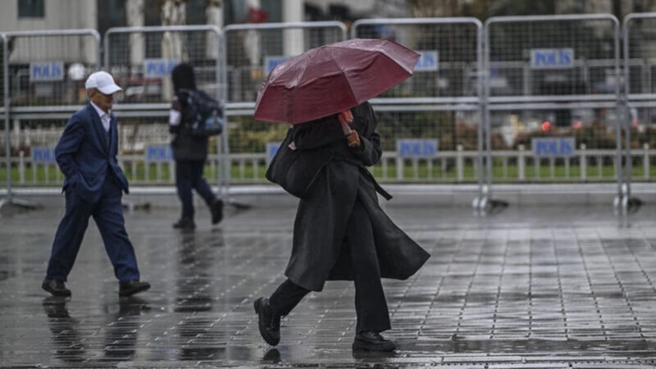 Meteoroloji'den 18 İle Sarı ve 1 İle Turuncu Kodlu Sağanak Uyarısı