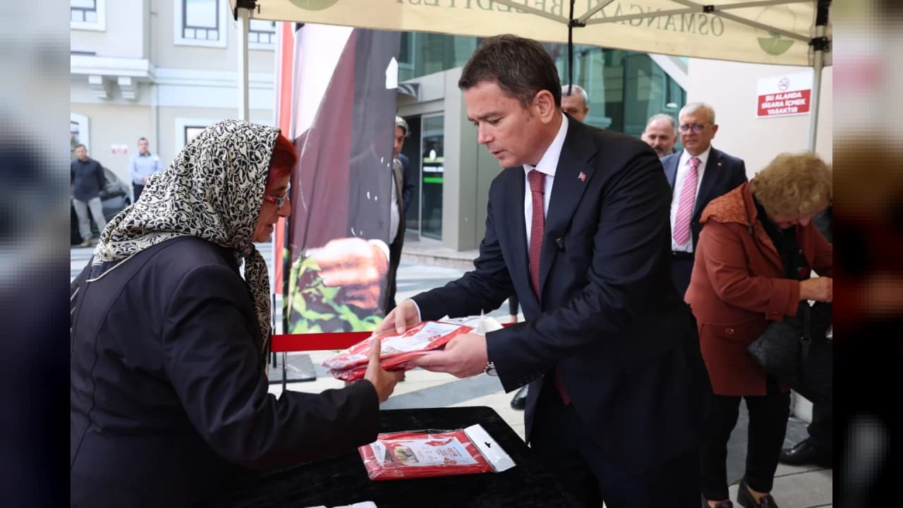 Osmangazi'de yıpranan Türk bayrakları yenileriyle değiştirildi