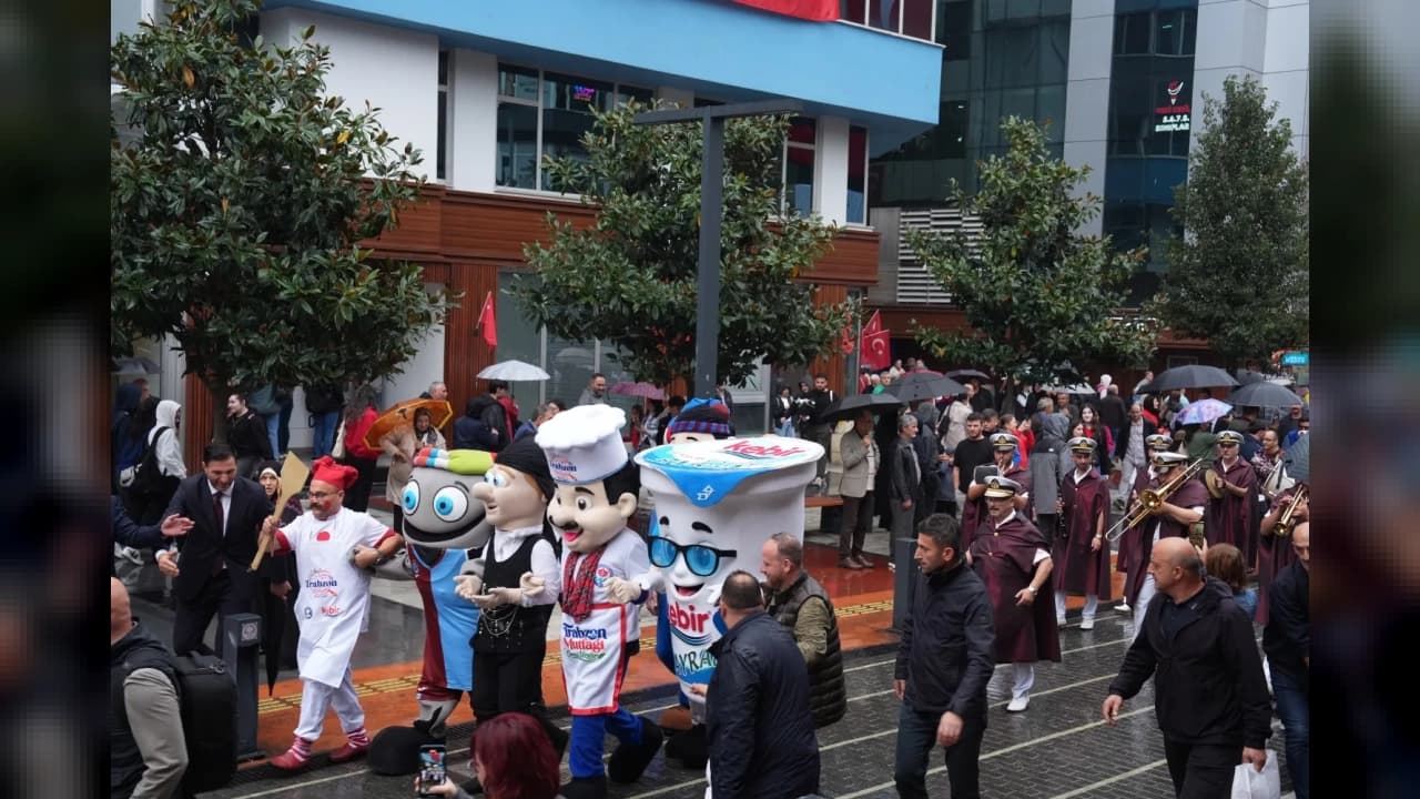 Trabzon Gastronomi Festivali kortej yürüyüşüyle başladı