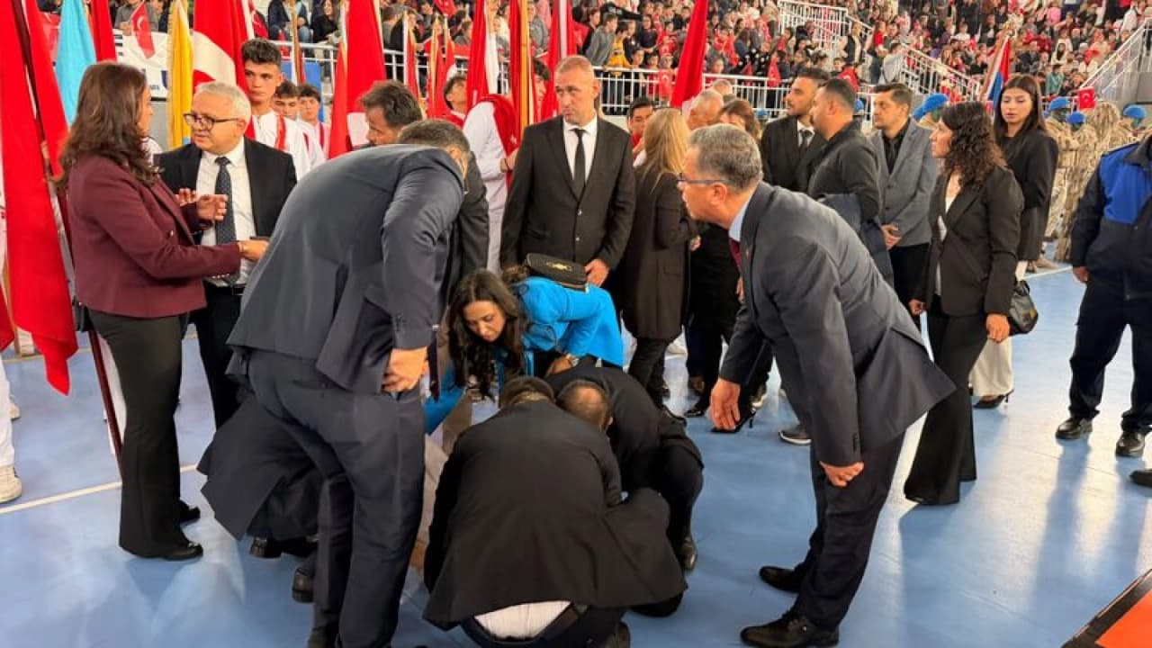 Afyonkarahisar'da törende fenalaşan öğrenciye müdahale edildi