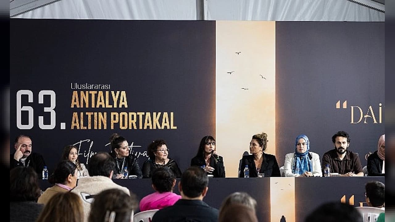 Altın Portakal'da yarışma filmleri sinemaseverlerle buluştu