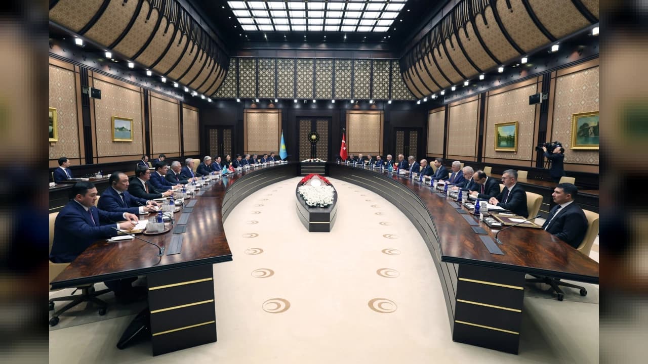 Bakan Bayraktar Kazakistan Enerji Bakanı ile Ankara'da görüştü