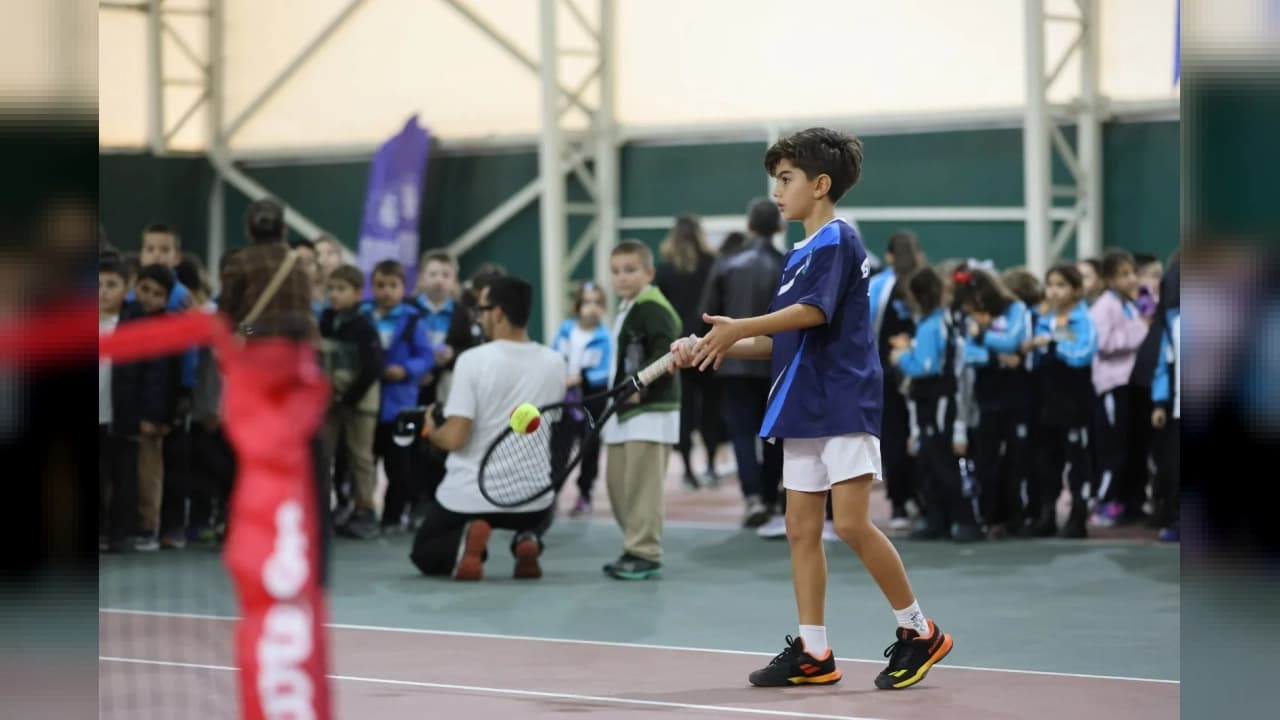 Bursa'da 600 ilkokul öğrencisi için ücretsiz tenis eğitimi