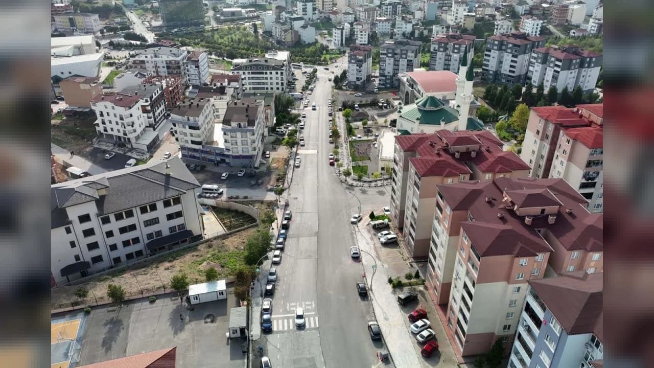 Çayırova'da Bahriye Üçok Caddesi'nde Yenileme Çalışmaları Sürüyor