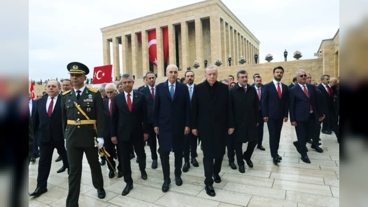 Devlet erkânı 29 Ekim Cumhuriyet Bayramı'nda Anıtkabir'de