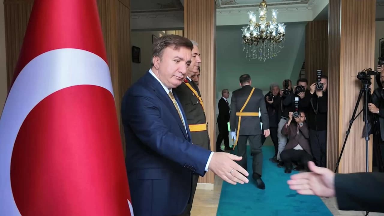 Erzincan'da 29 Ekim coşkusu: Valilikte tören ve geçit yapıldı