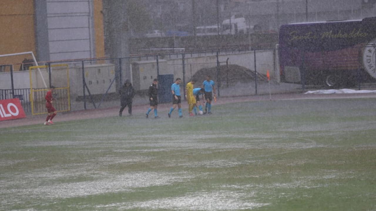 Fethiyespor-Eyüpspor maçı sağanak nedeniyle ertelendi