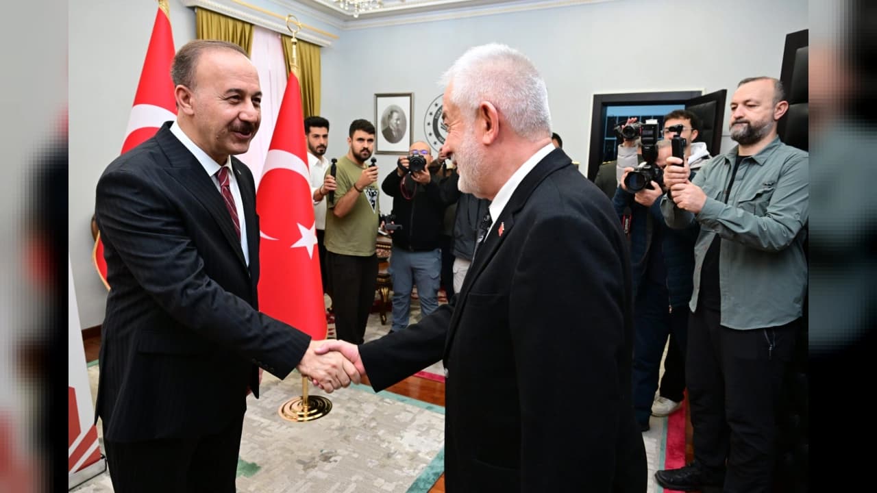 Isparta Valiliğinde 29 Ekim Tebrikatı: Vali Erin Kutlamaları Kabul Etti