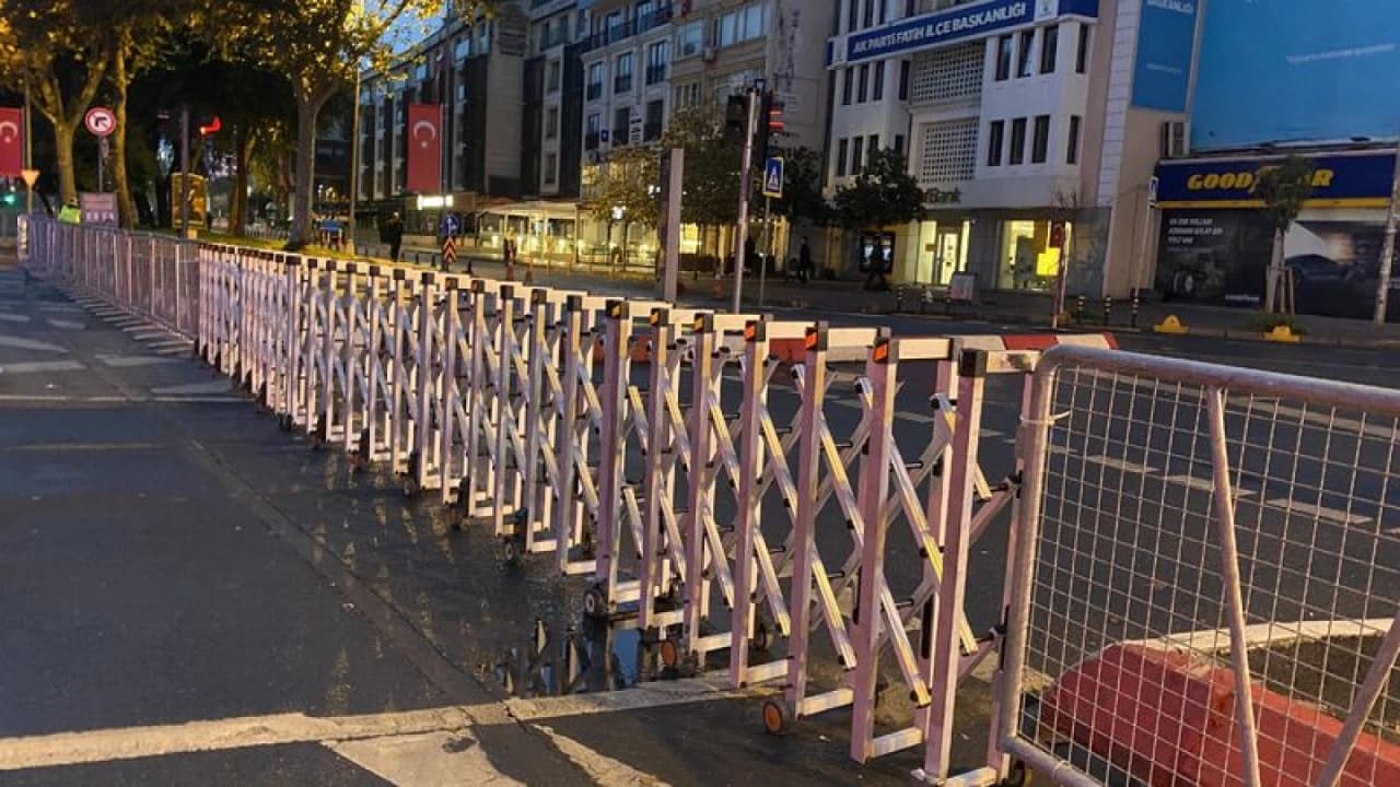İstanbul'da 29 Ekim Cumhuriyet Bayramı Kutlamaları Nedeniyle Yollar Kapatıldı