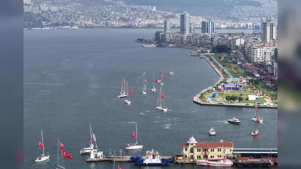 İzmir Körfezi'nde 103 Mil Cumhuriyet Kupası Yat Yarışları başladı