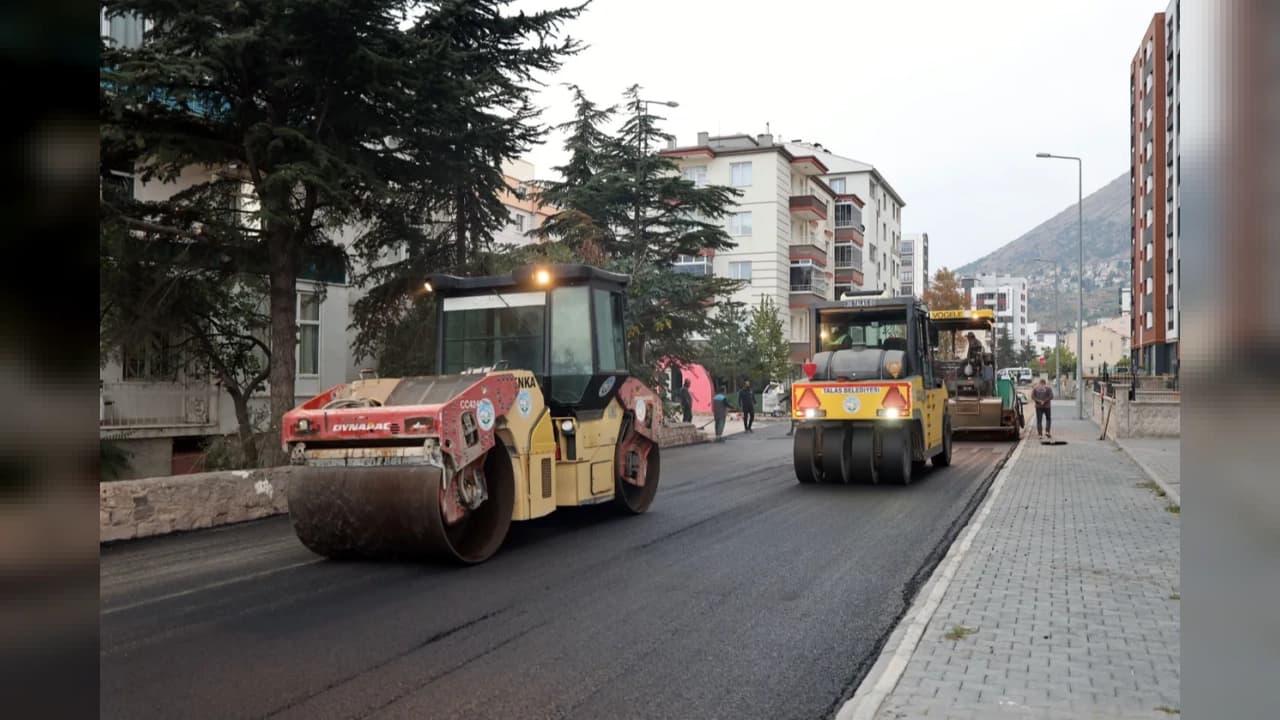 Talas'ta Üç Cadde Sıcak Asfaltla Yenilendi