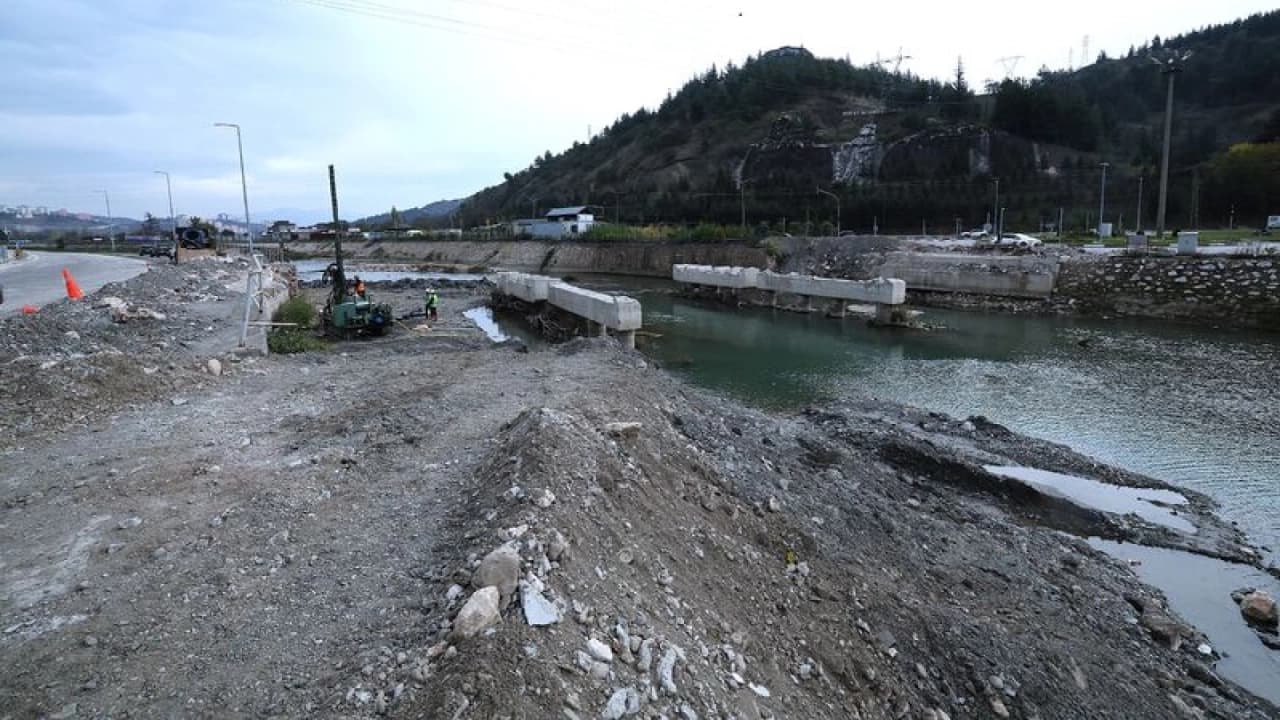 Tokat'ta yıkılan ÇEDAŞ Köprüsü yeniden inşa ediliyor