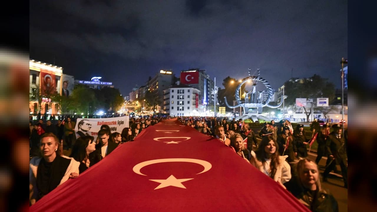 Ankara'da Cumhuriyet'in 103. yılı Fener Alayı ile kutlandı