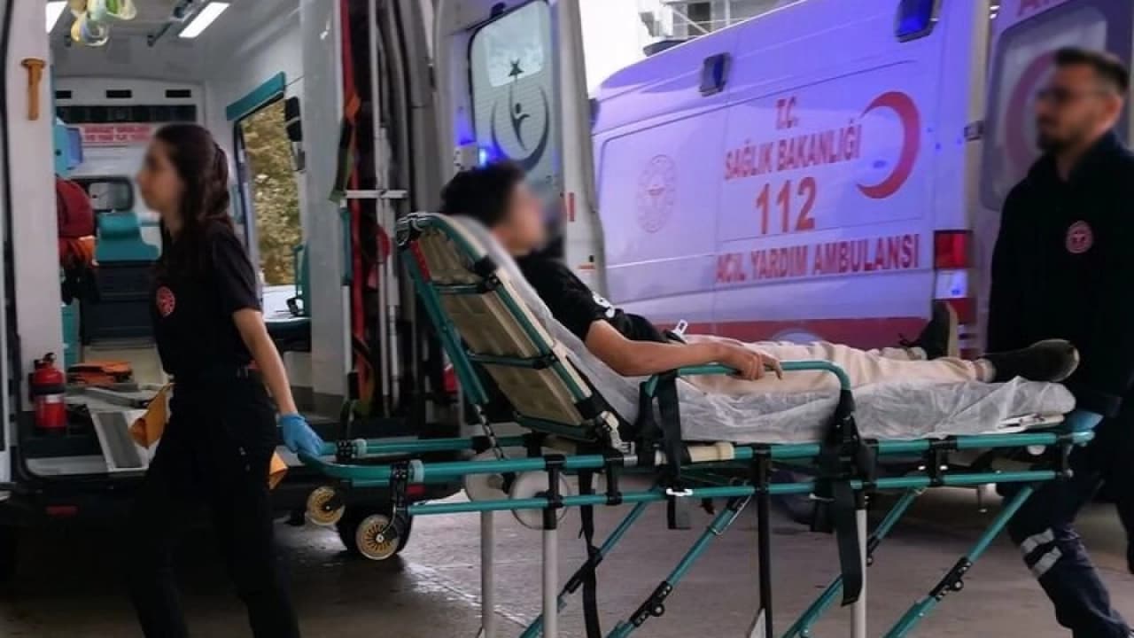 Bursa'da topunu almak isteyen çocuğun karnına dikenli tel saplandı