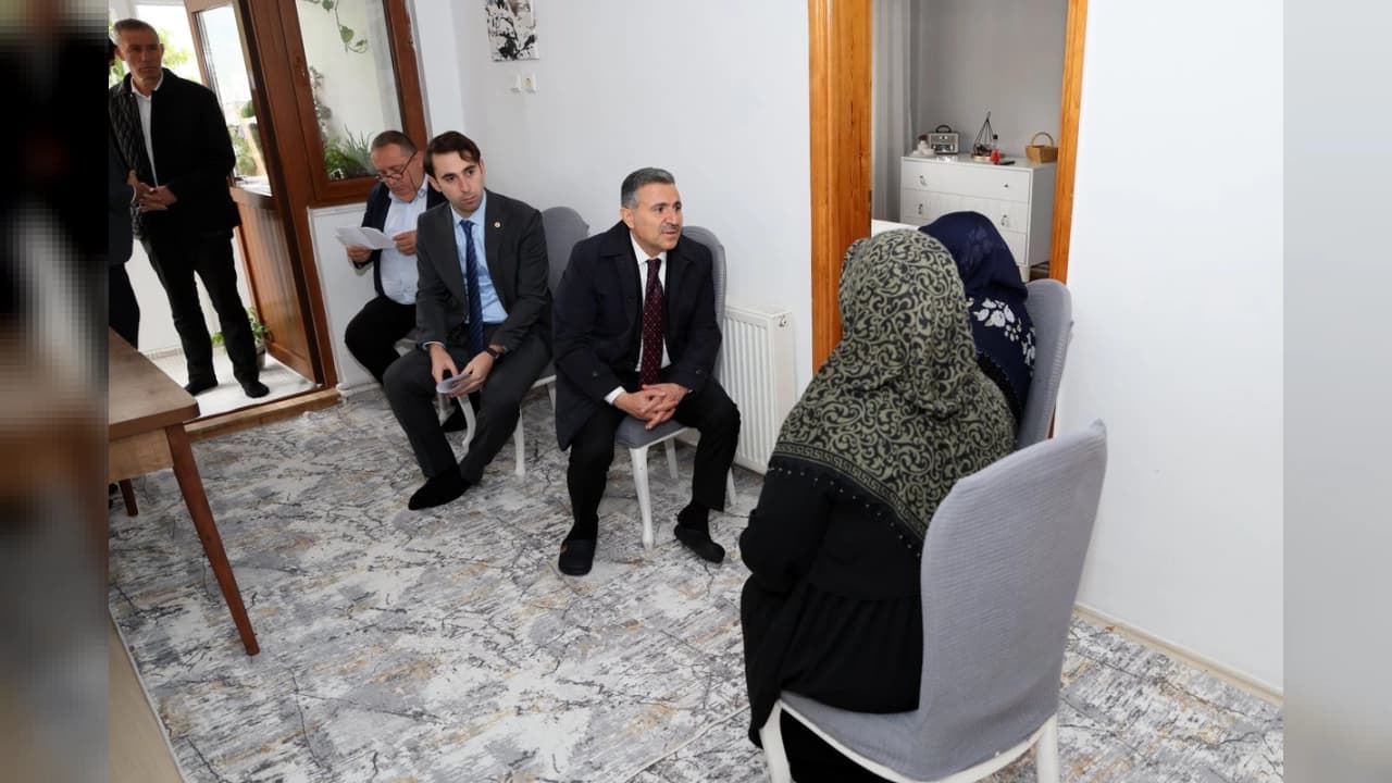 Gümüşhane Valisi Cevdet Atay'dan il merkezinde hane ziyaretleri