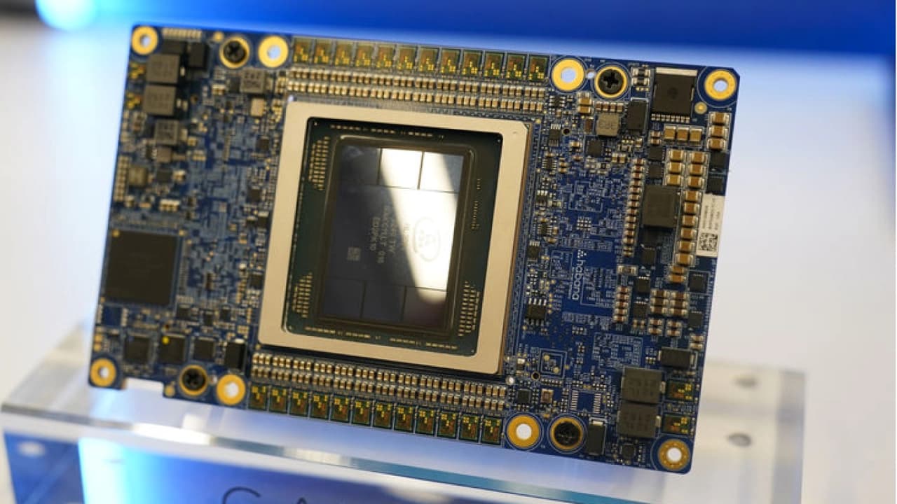 Intel'in üçüncü çeyrek geliri arttı ancak kârı geriledi
