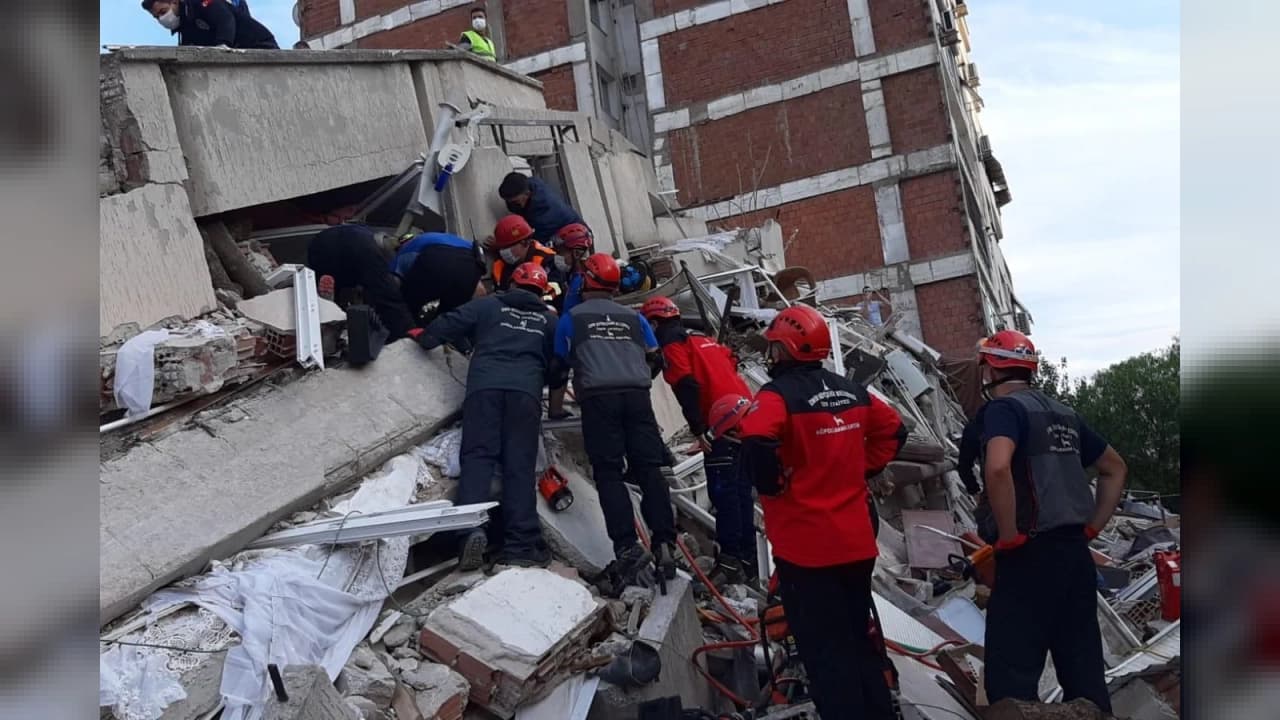 İzmir depreminde görev yapan itfaiyeciler o anları anlattı