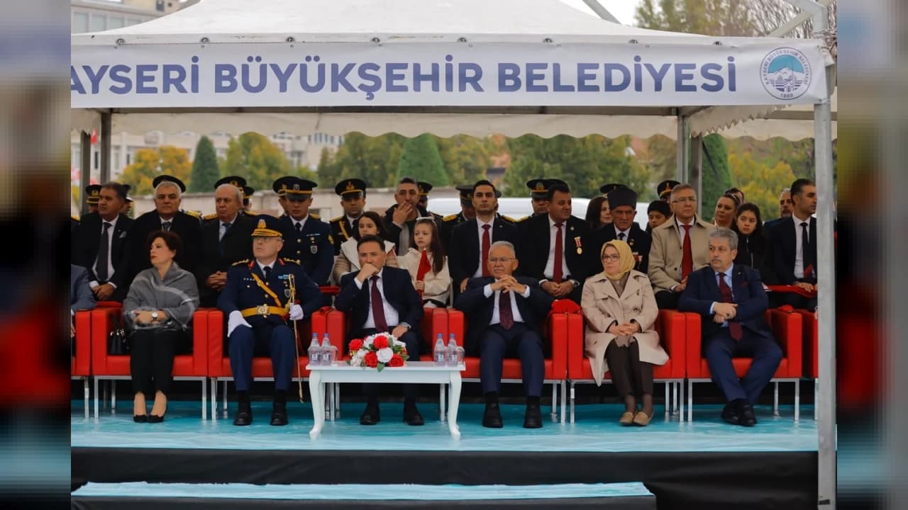 Kayseri'de 29 Ekim Cumhuriyet Bayramı büyük bir coşkuyla kutlandı
