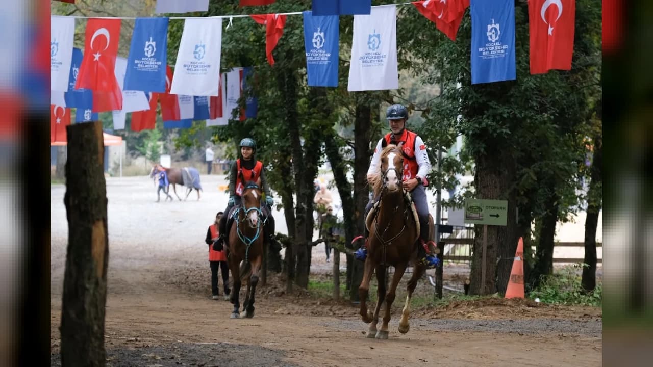 Kocaeli'de atlı dayanıklılık yarışları nefes kesti