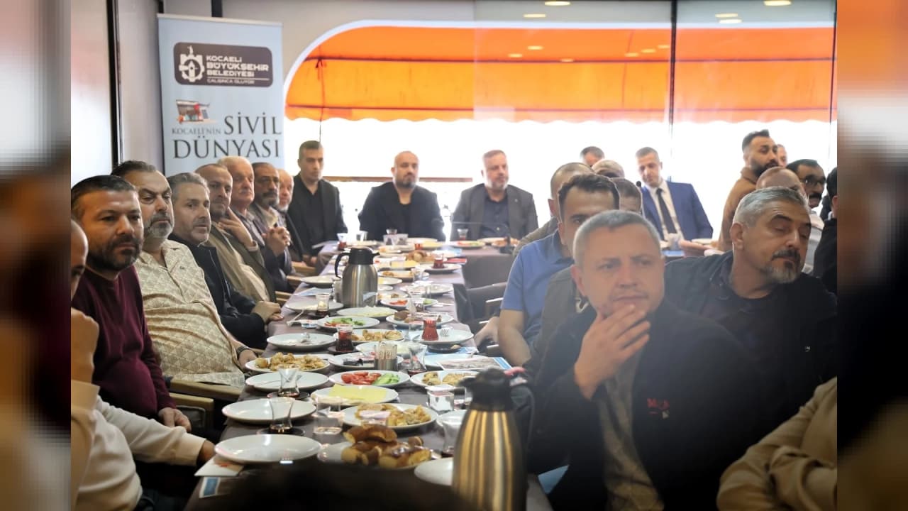 Kocaeli'de Yeşilova Meydan Kavşağı Projesi İçin Esnafla İstişare