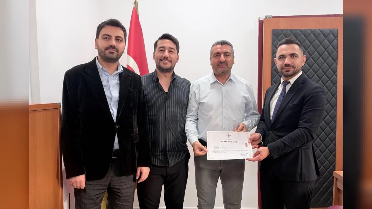 Kozluk Devlet Hastanesinde başarılı personele başarı belgesi