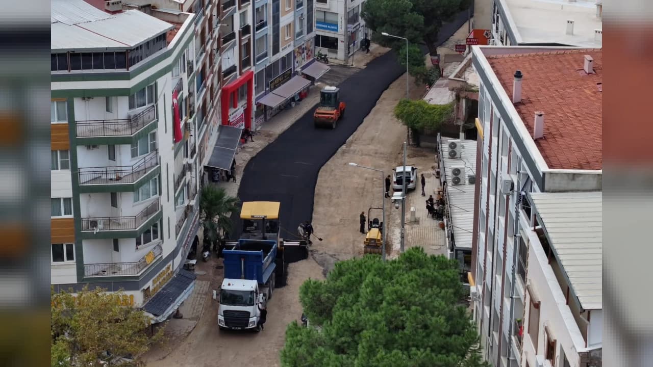 Manisa'da Altyapı Çalışmalarının Sürdüğü Muradiye'de Asfalt Mesaisi