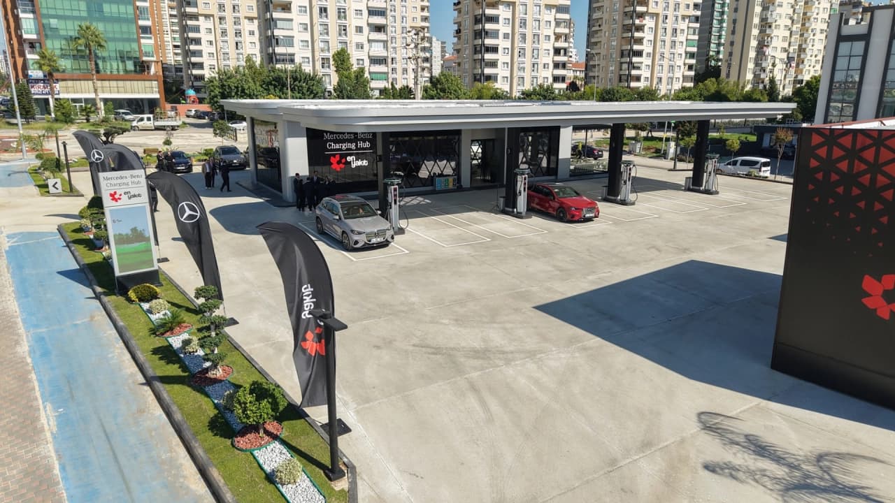 Mercedes-Benz ve En Yakıt'tan yeni şarj istasyonu yatırımı