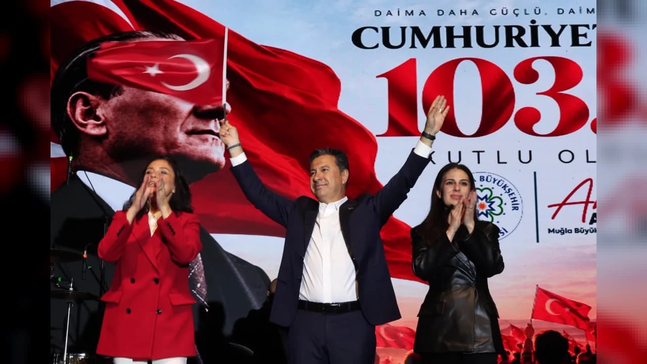Muğla’da Cumhuriyet coşkusu: Fener alayı ve Madrigal konseri