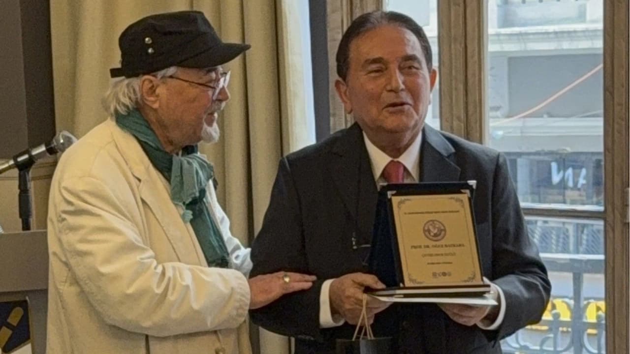 Oğuz Baykara'ya Genji'nin Hikayesi çevirisiyle onur ödülü verildi