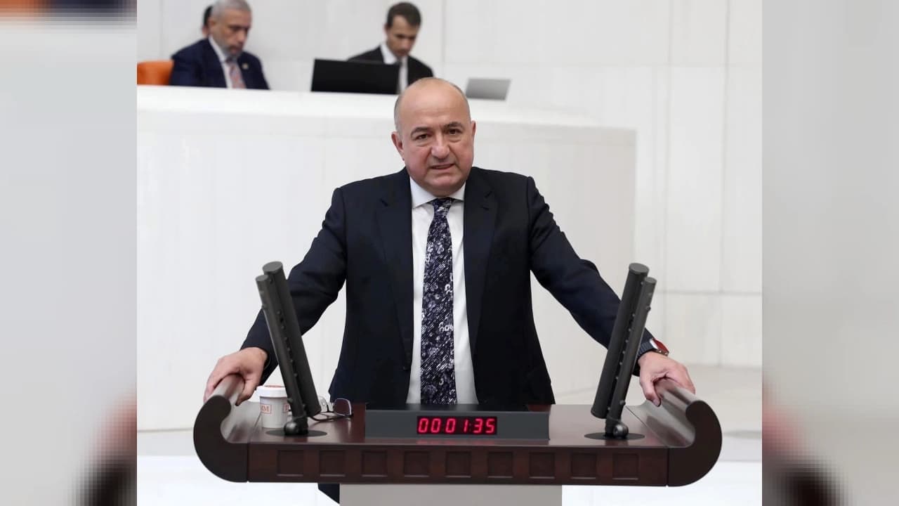 AK Parti Çanakkale Milletvekili Ayhan Gider'in basın açıklamasından bir görünüm.