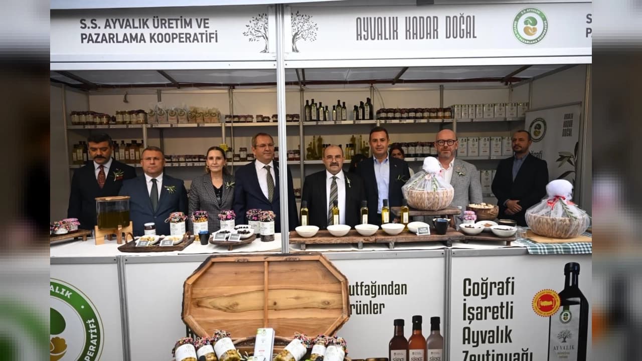 Balıkesir'de 21. Uluslararası Ayvalık Zeytin Hasat Festivali başladı