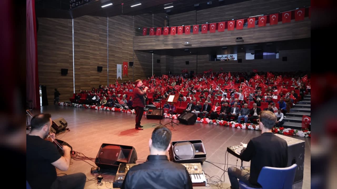 Çayırova'da 29 Ekim Cumhuriyet Bayramı konseri düzenlendi