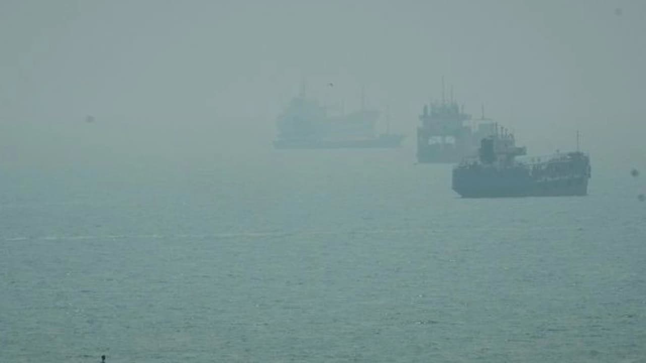 Hürmüz Boğazı'nda bir süper tanker mayına çarparak patladı