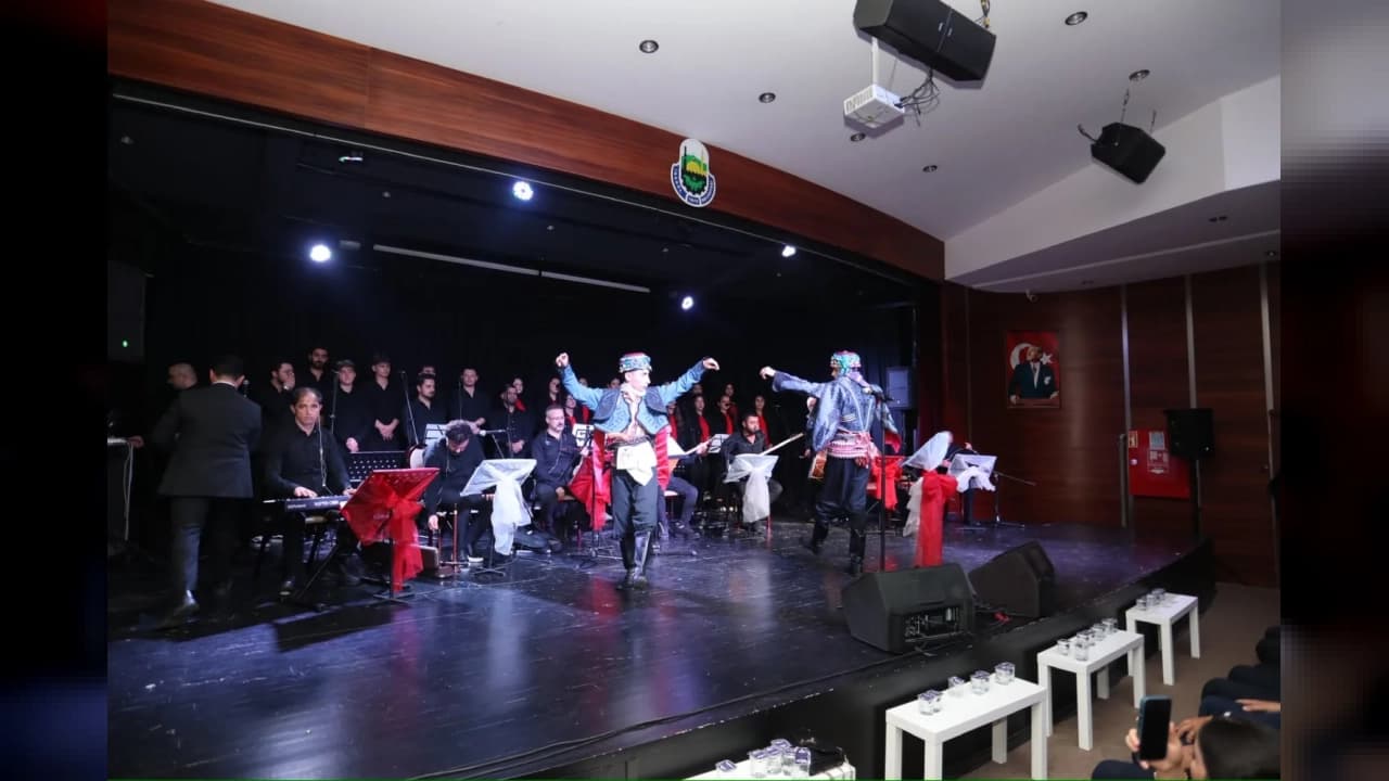 İnegöl'de Gençlik Korosu'ndan 103. Yıla Özel Cumhuriyet Konseri