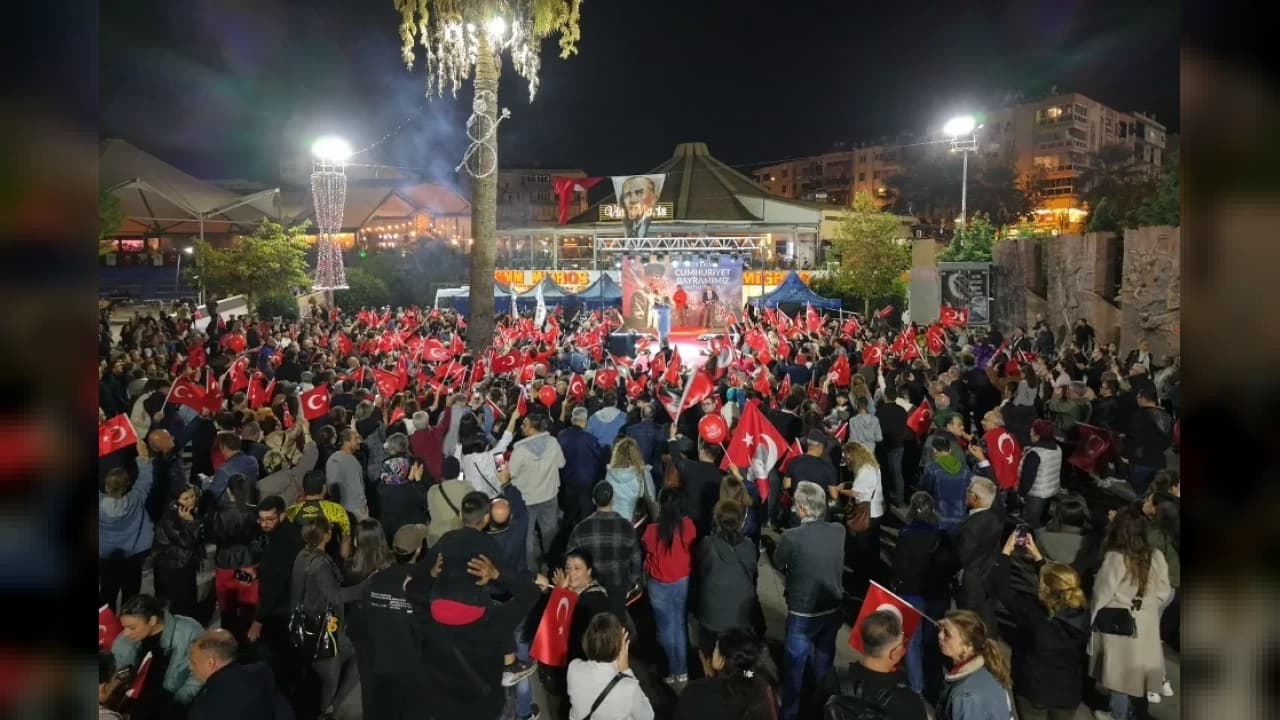 Karabağlar'da Dört Gün Süren Cumhuriyet Coşkusu