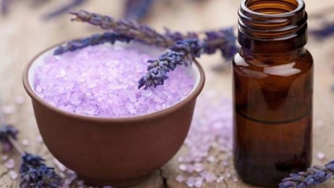 Lavanta Yağının Faydaları ve Kullanımında Dikkat Edilmesi Gerekenler