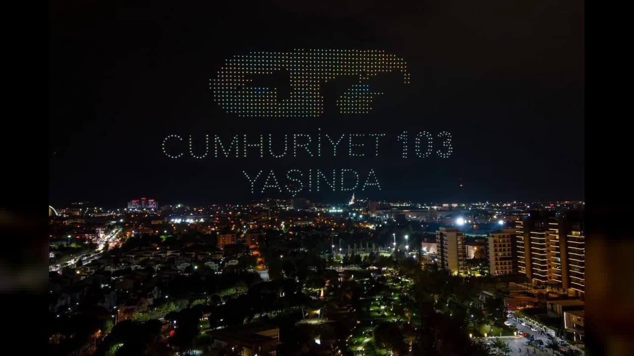 Manisa'da 1000 drone ile Cumhuriyet Bayramı kutlandı