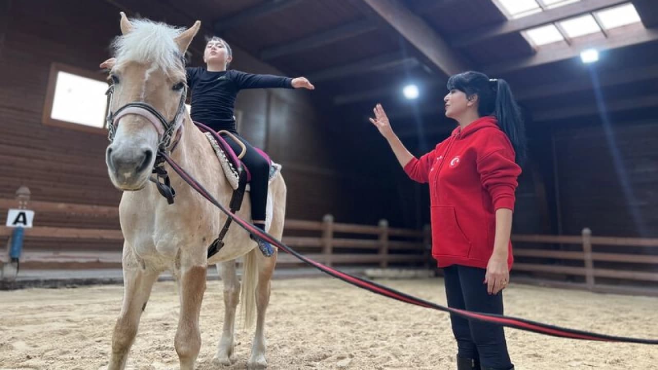 Özel sporcular atlı jimnastikte Türkiye Şampiyonası'na hazırlanıyor