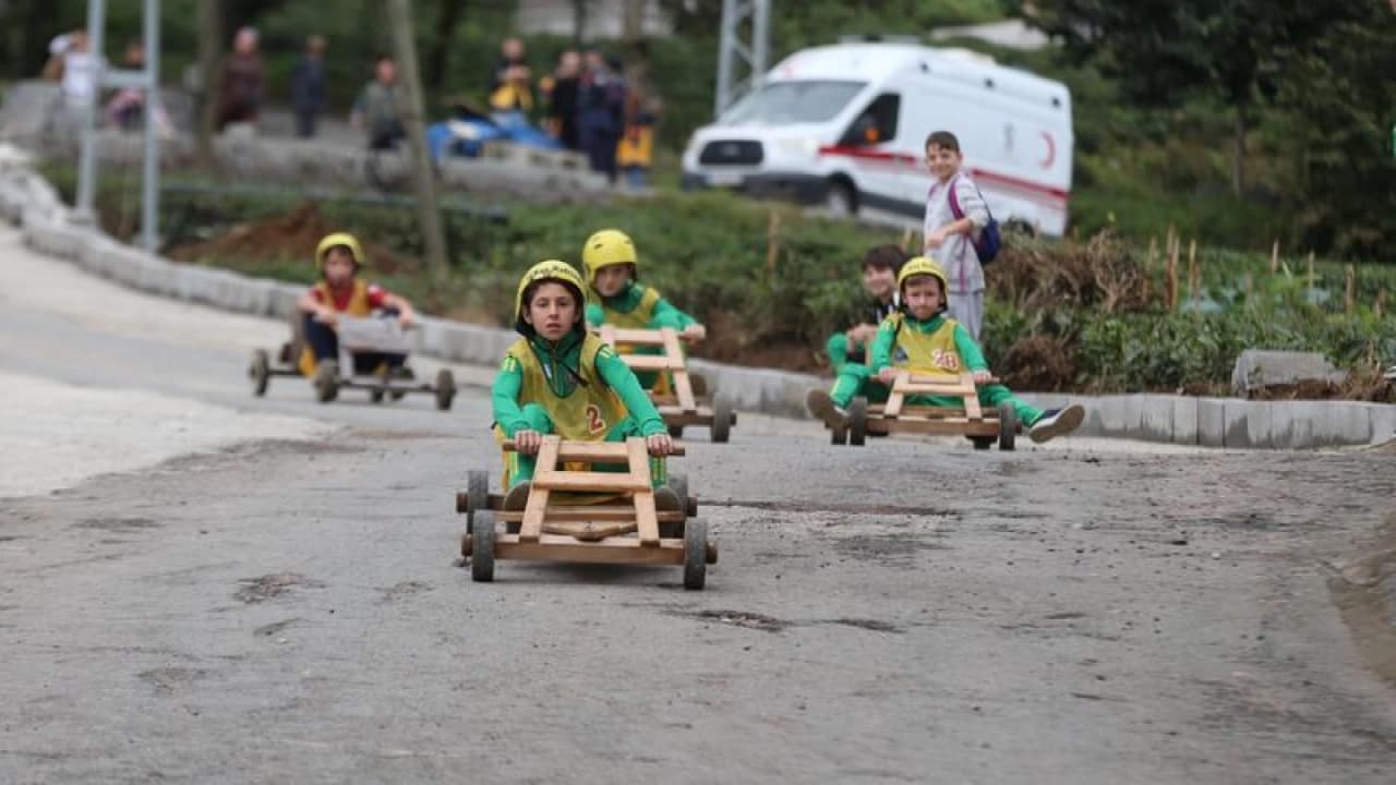 Rize'de 16. Laz Ralli Tahta Araba Yarışları Düzenlendi