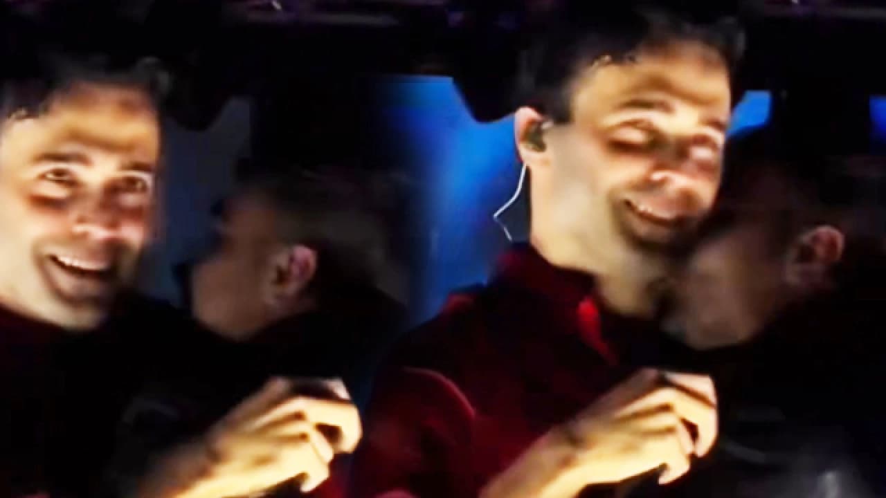 Yenikapı konserinde Mert Demir'e sahnesinde şaşırtan olay