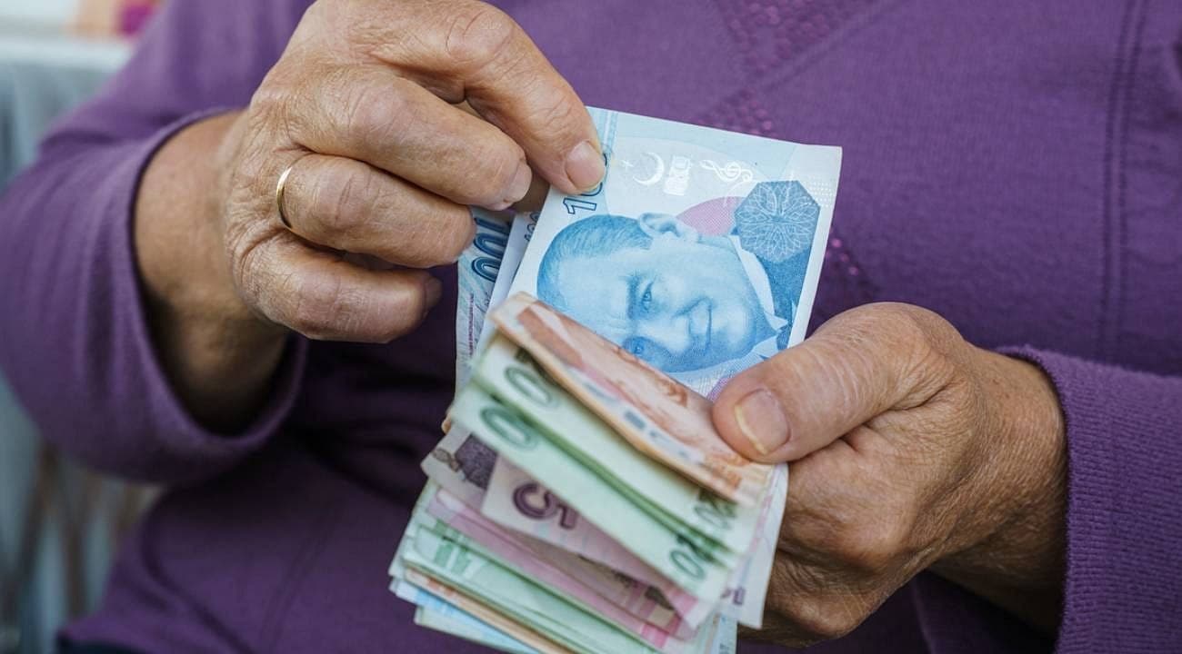 Ocak 2027 emekli ve memur zammı netleşiyor: En düşük maaşlar için yeni senaryolar belli oldu!