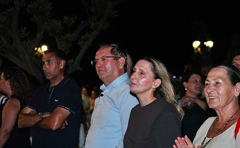 Ayvalık'ta otoparktı, yaşam merkezi oldu: Tarihi Gümrük Meydanı ve Gümrük Kafe açıldı!