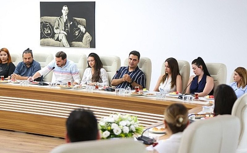 Karabağlar'da rekor istihdam: Belediye personel sayısını aştı, 2 bin 40 kişi iş sahibi oldu!