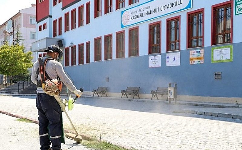 Selçuklu'da okullar yeni döneme hazırlanıyor: Okul bahçelerinde dev temizlik ve bakım seferberliği!